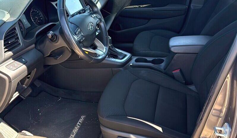 
								2019 Hyundai Elantra Preferred full									