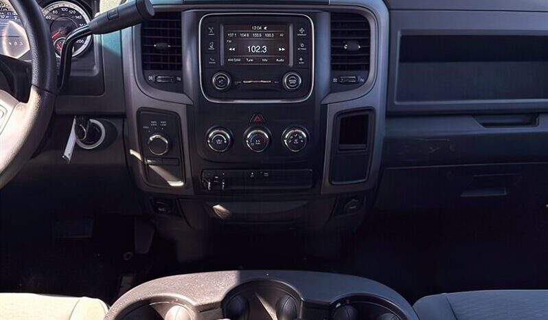 
								2017 Ram 1500 Express 5.7L Hemi Crew Cab 4X4 full									