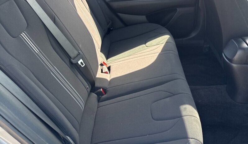 
								2023 Hyundai Elantra Preferred full									