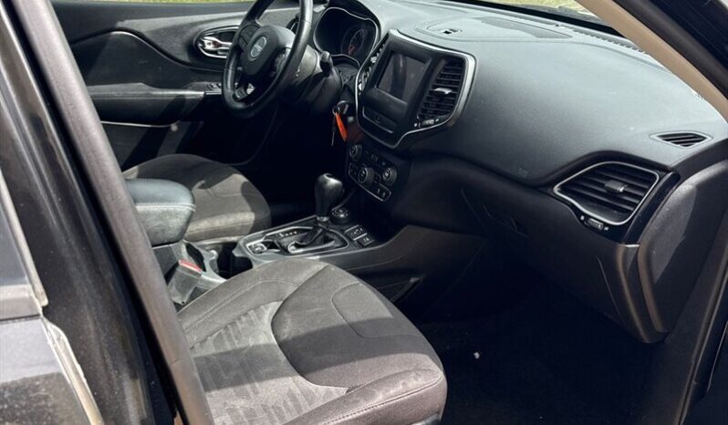 
								2019 Jeep Cherokee Latitude 4X4 full									