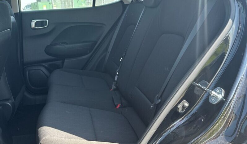 
								2023 Hyundai Venue Essential full									