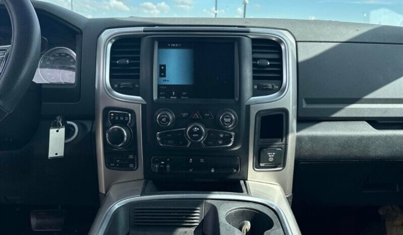 
								2019 Ram 1500 Classic SLT 5.7L Hemi Crew Cab 4X4 full									