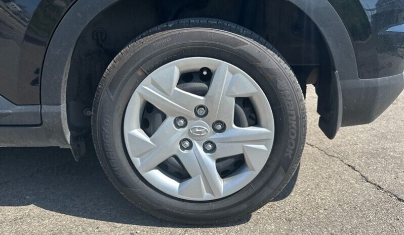 
								2023 Hyundai Venue Essential full									