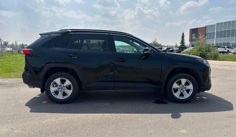 
								2019 Toyota RAV4 LE AWD full									