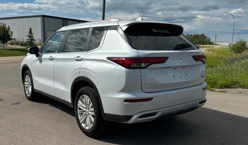 
								2024 Mitsubishi Outlander SE AWD full									