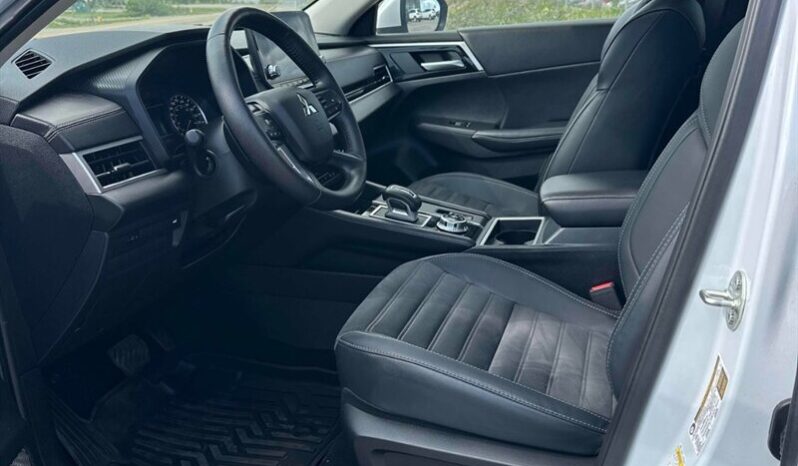 
								2024 Mitsubishi Outlander SE AWD full									