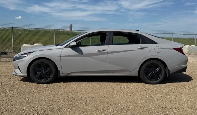 
								2023 Hyundai Elantra Preferred full									