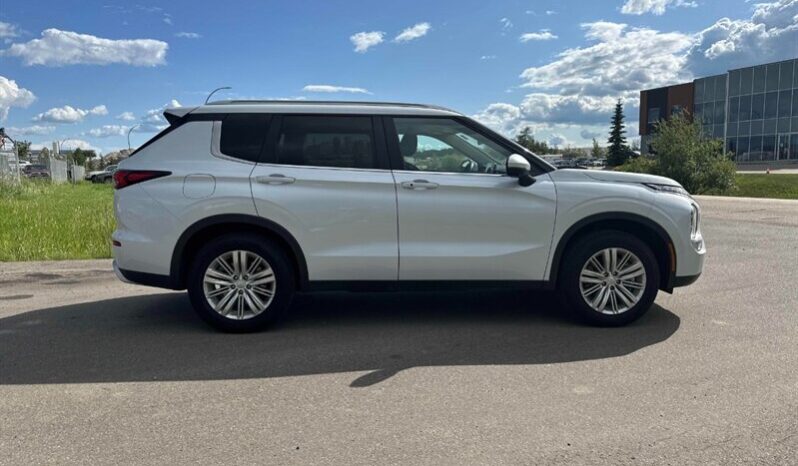 
								2024 Mitsubishi Outlander SE AWD full									