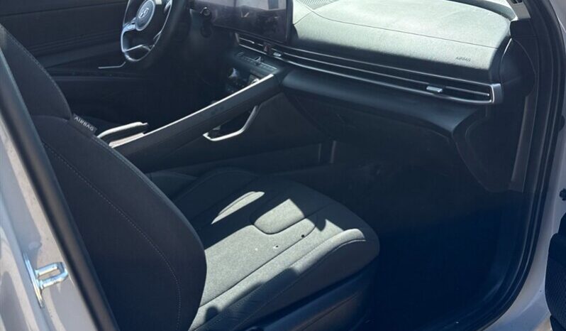 
								2023 Hyundai Elantra Preferred full									
