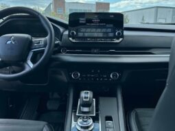 
										2024 Mitsubishi Outlander SE AWD full									
