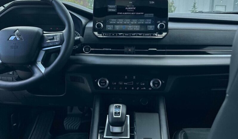
								2024 Mitsubishi Outlander SE AWD full									
