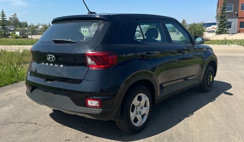
								2023 Hyundai Venue Essential full									