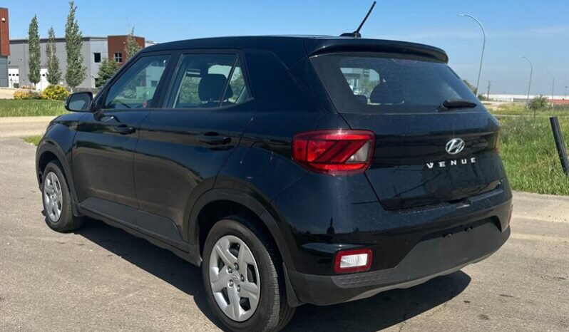 
								2023 Hyundai Venue Essential full									