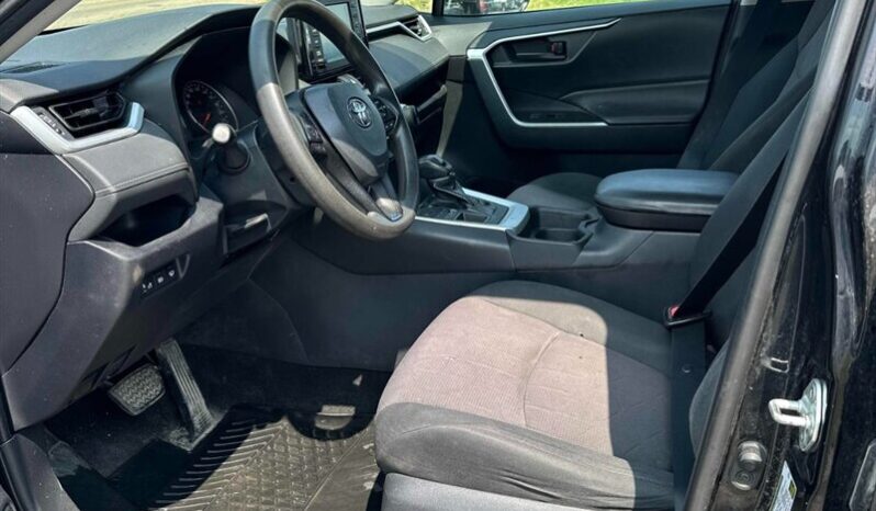 
								2019 Toyota RAV4 LE AWD full									