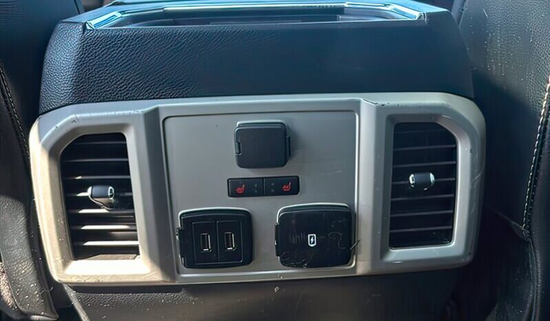
								2019 Ford F-150 Lariat Crew Cab 4X4 full									
