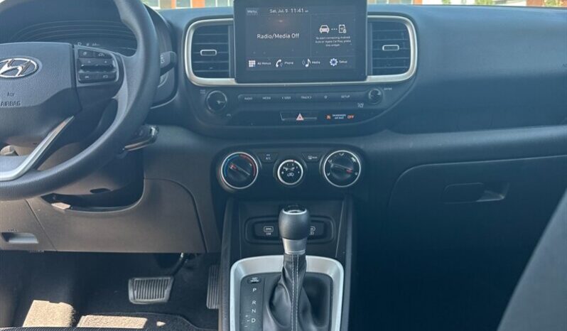 
								2023 Hyundai Venue Essential full									
