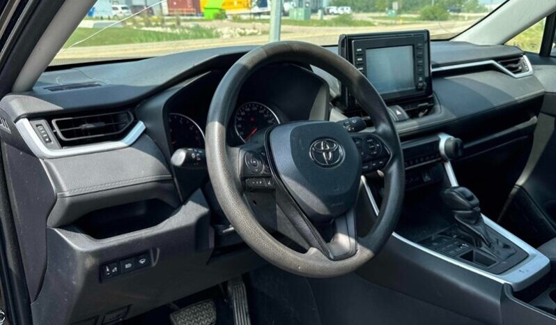 
								2019 Toyota RAV4 LE AWD full									