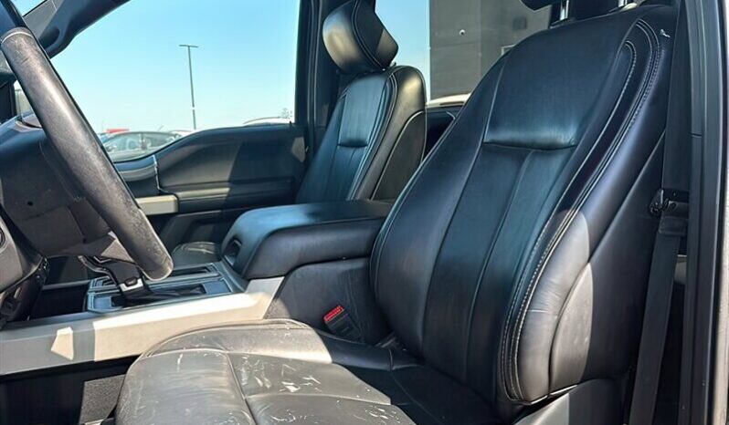 
								2019 Ford F-150 Lariat Crew Cab 4X4 full									