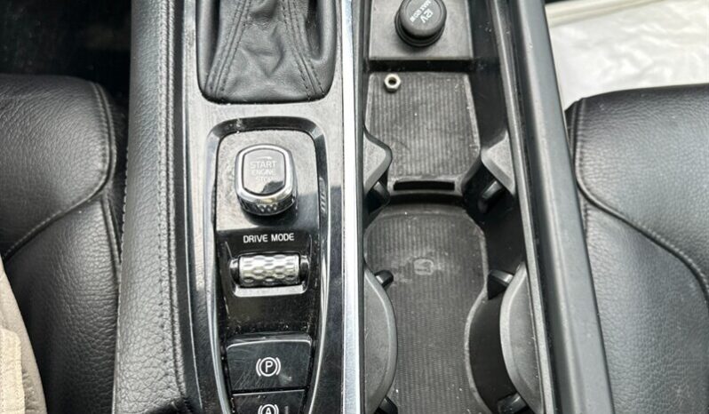 
								2018 Volvo XC90 T5 Momentum AWD full									