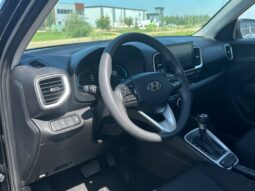 
										2023 Hyundai Venue Essential full									