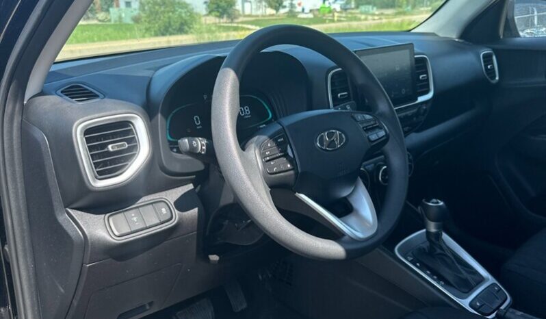 
								2023 Hyundai Venue Essential full									