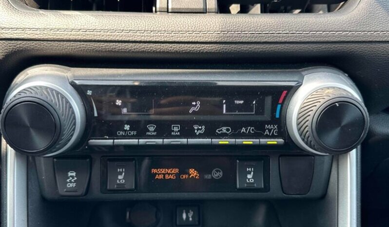 
								2019 Toyota RAV4 LE AWD full									