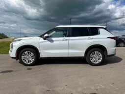 
										2024 Mitsubishi Outlander SE AWD full									
