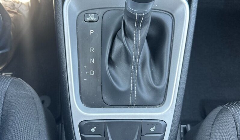 
								2023 Hyundai Venue Essential full									