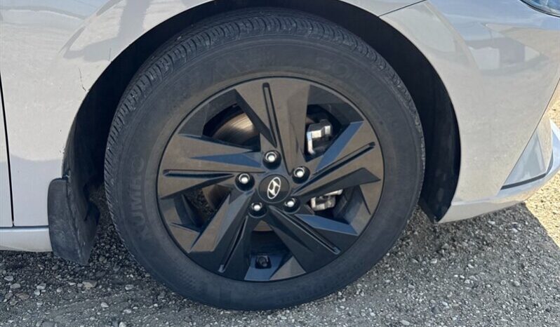 
								2023 Hyundai Elantra Preferred full									