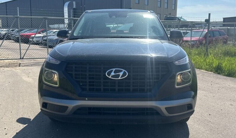 
								2023 Hyundai Venue Essential full									