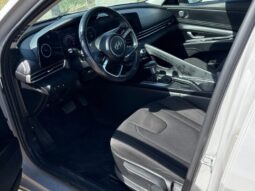 
										2023 Hyundai Elantra Preferred full									