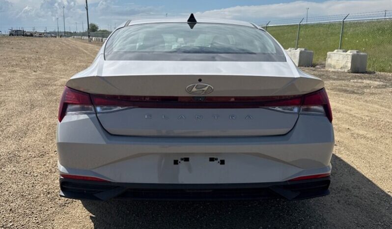 
								2023 Hyundai Elantra Preferred full									