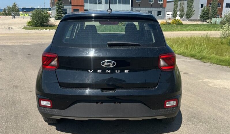 
								2023 Hyundai Venue Essential full									