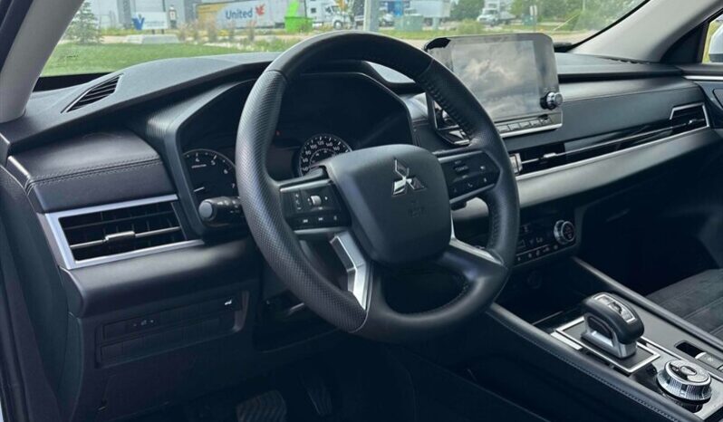 
								2024 Mitsubishi Outlander SE AWD full									