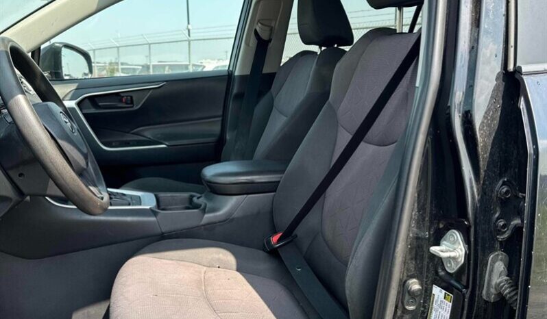 
								2019 Toyota RAV4 LE AWD full									