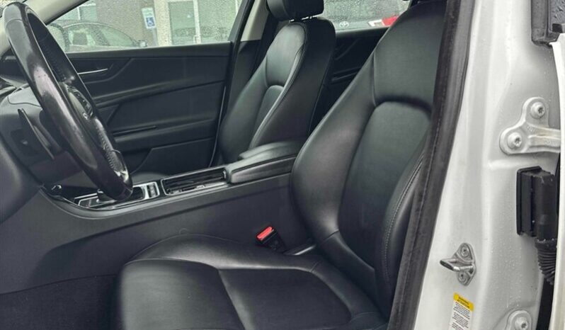 2018 Jaguar XE 25t Premium AWD full