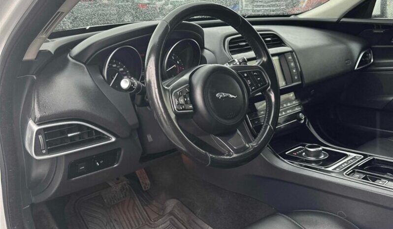 2018 Jaguar XE 25t Premium AWD full