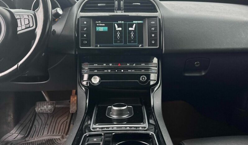 2018 Jaguar XE 25t Premium AWD full