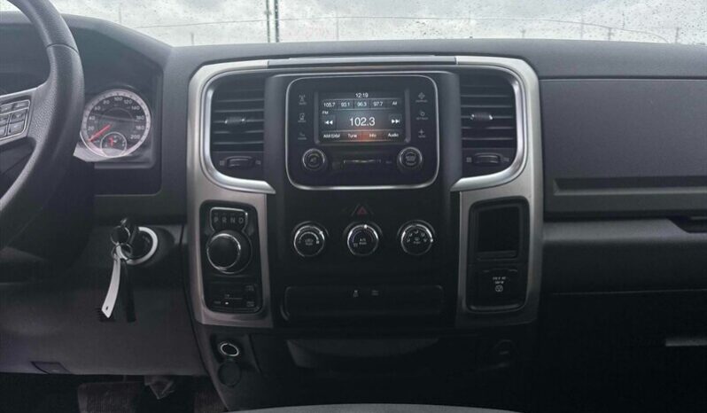 
								2019 Ram 1500 Classic SLT 5.7L Hemi Crew Cab 4X4 full									