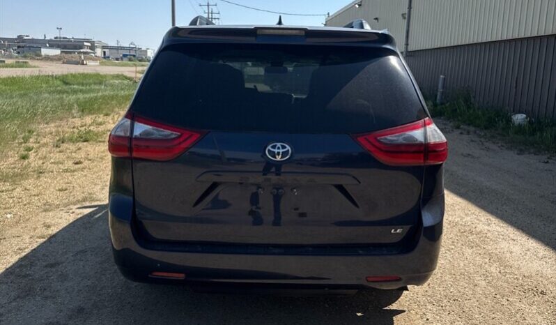 
								2020 Toyota Sienna LE full									