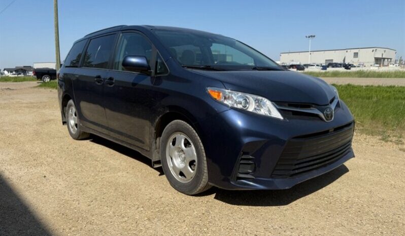 
								2020 Toyota Sienna LE full									