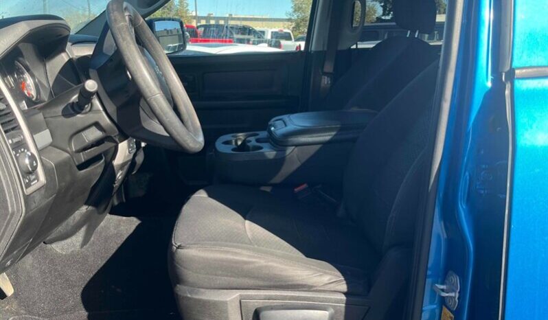 
								2019 RAM 1500 Classic Express Blackout Crew Cab 4×4 full									
