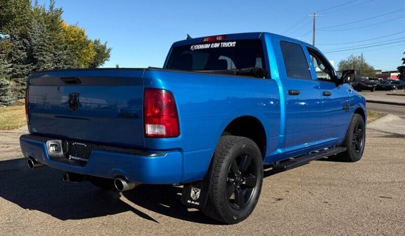 
								2019 RAM 1500 Classic Express Blackout Crew Cab 4×4 full									