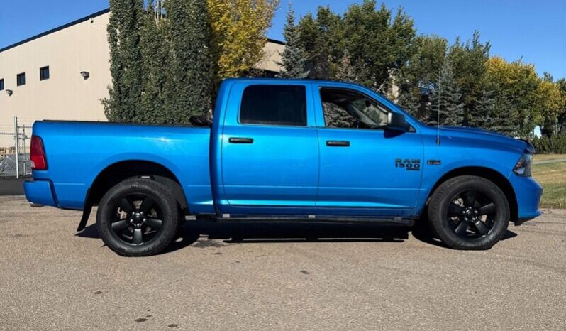 
								2019 RAM 1500 Classic Express Blackout Crew Cab 4×4 full									