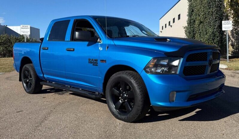 
								2019 RAM 1500 Classic Express Blackout Crew Cab 4×4 full									