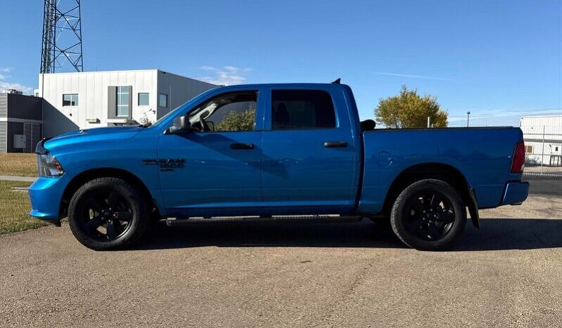 
								2019 RAM 1500 Classic Express Blackout Crew Cab 4×4 full									
