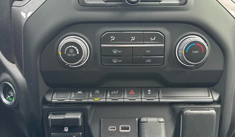 
								2023 Chevrolet Silverado 1500 Custom Crew Cab 4×4 full									