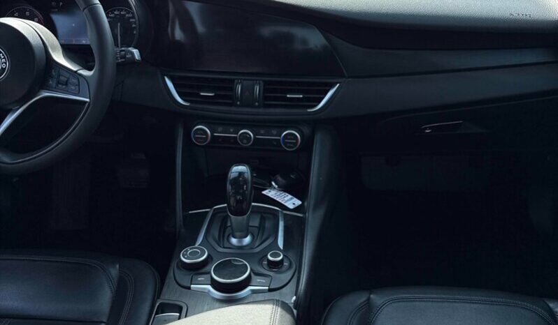 
								2017 Alfa Romeo Giulia Q4 AWD full									