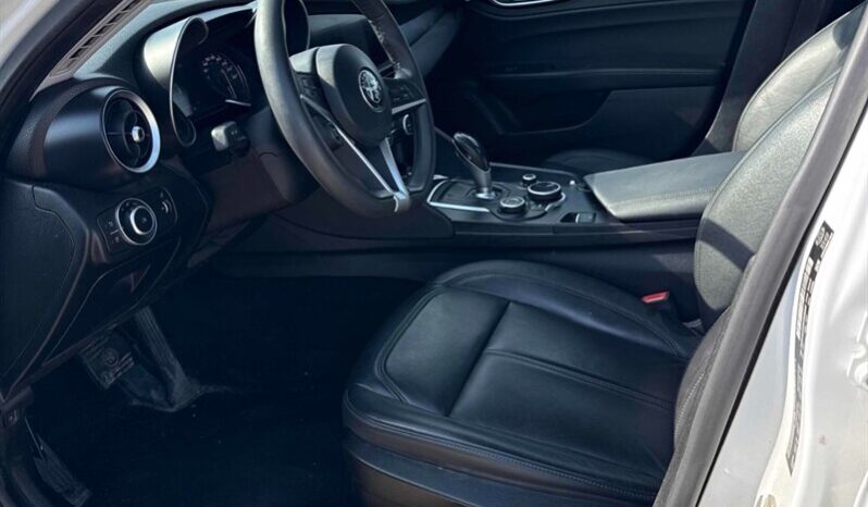 
								2017 Alfa Romeo Giulia Q4 AWD full									