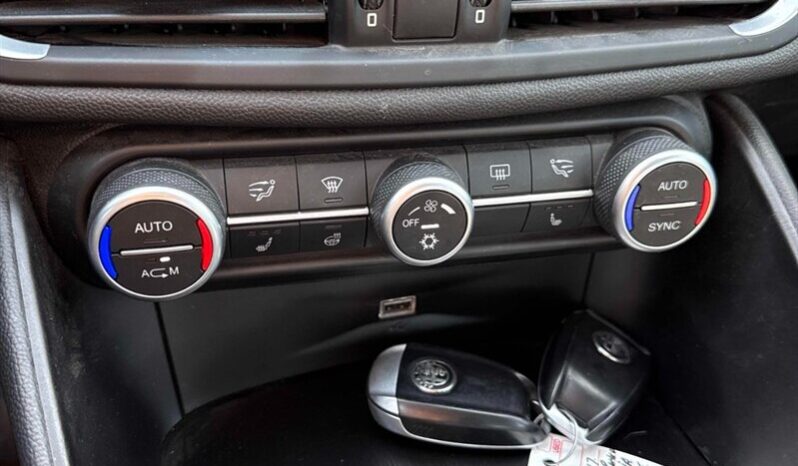 
								2017 Alfa Romeo Giulia Q4 AWD full									